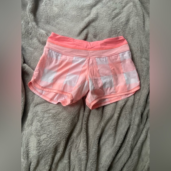 Lululemon size 4 speed up shorts - Picture 1 of 3